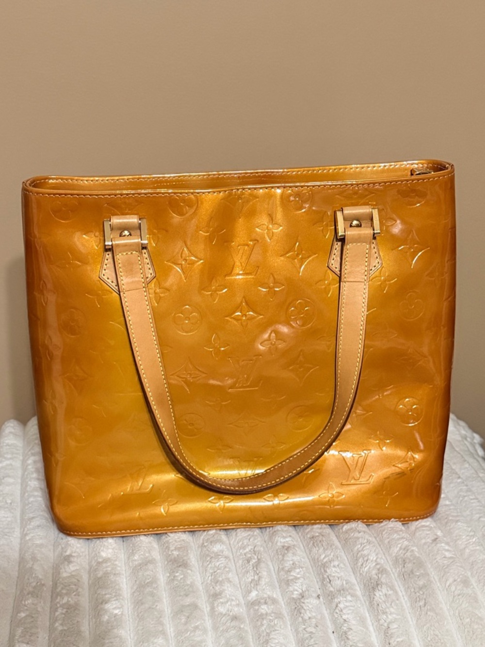 LOUIS VUITTON VERNIS HOUSTON TOTE - Picture 5 of 17